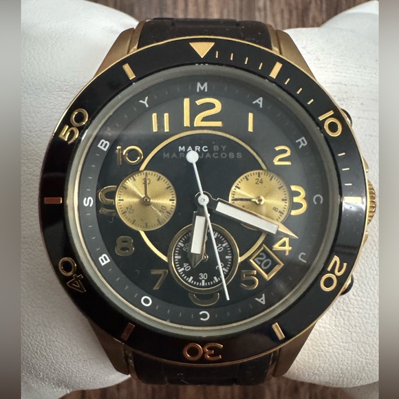 Women’s Marc Jacobs Black Gold Chronograph Watch Silicone Strap MВM2597 - Picture 1 of 8